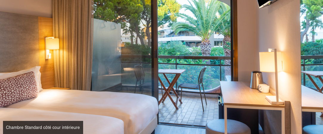 Hôtel Bahia - Un hôtel au bord de la mer au cœur d’un parc boisé entre Nice. - Côte d'Azur, France