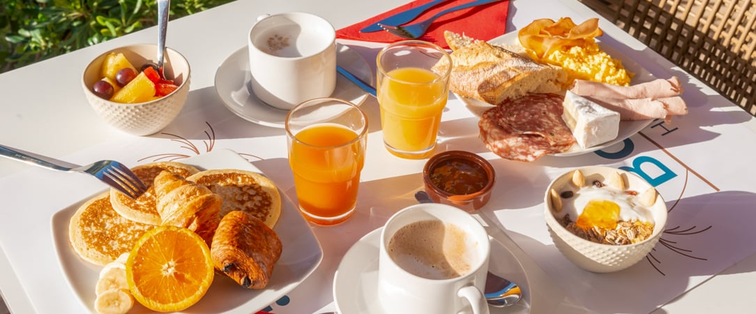 Hôtel Bahia - Un hôtel au bord de la mer au cœur d’un parc boisé entre Nice et Antibes, avec piscine et accès direct à la plage. - Côte d'Azur, France