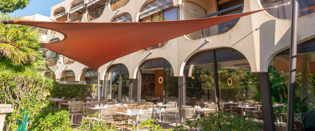 Hôtel Bahia - Un hôtel au bord de la mer au cœur d’un parc boisé entre Nice et Antibes, avec piscine et accès direct à la plage. - Côte d'Azur, France