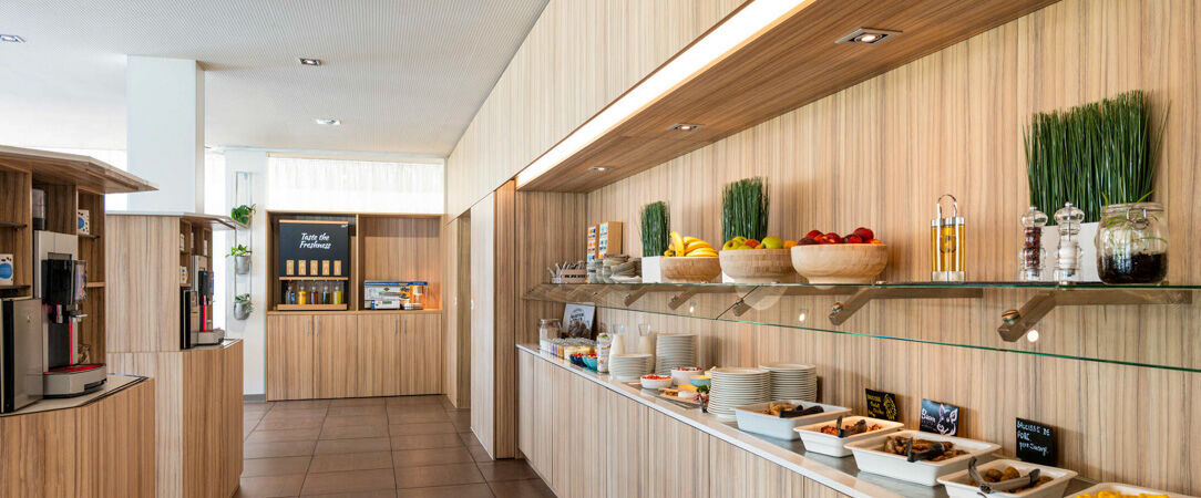 Novotel Lausanne Bussigny ★★★★ - Le calme d’un écrin végétal proche de Lausanne, entre baignade naturelle et douceur suisse. - Lausanne, Suisse