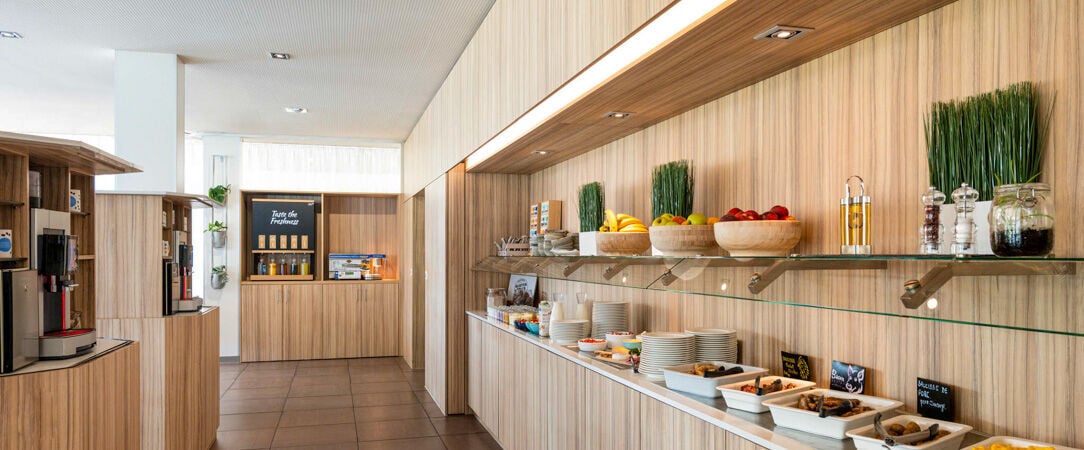 Novotel Lausanne Bussigny ★★★★ - Le calme d’un écrin végétal proche de Lausanne, entre baignade naturelle et douceur suisse. - Lausanne, Suisse