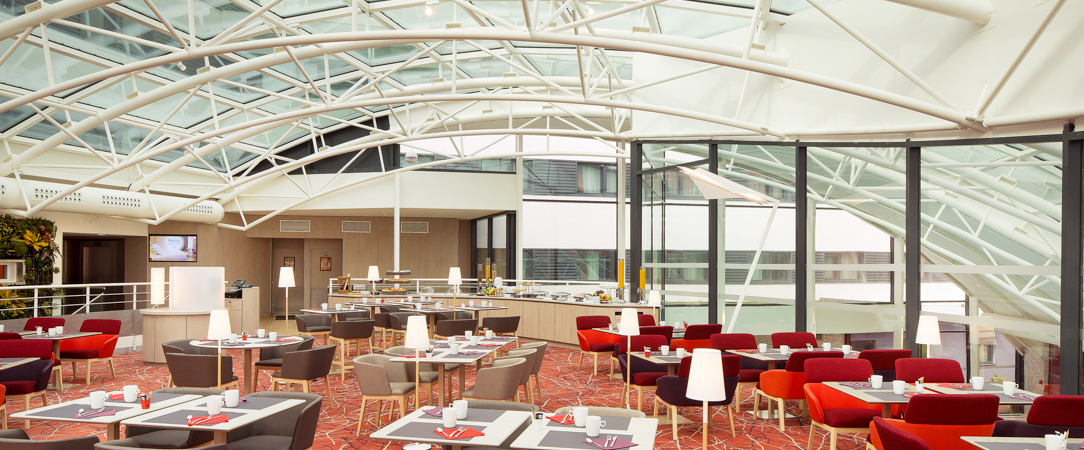 Oceania Paris Roissy CDG ★★★★ - Cinq minutes de CDG, piscine chauffée, Spa et restaurant gastronomique : l'hôtel d'aéroport qui n'en a pas l'air. - Le Mesnil-Amelot, France