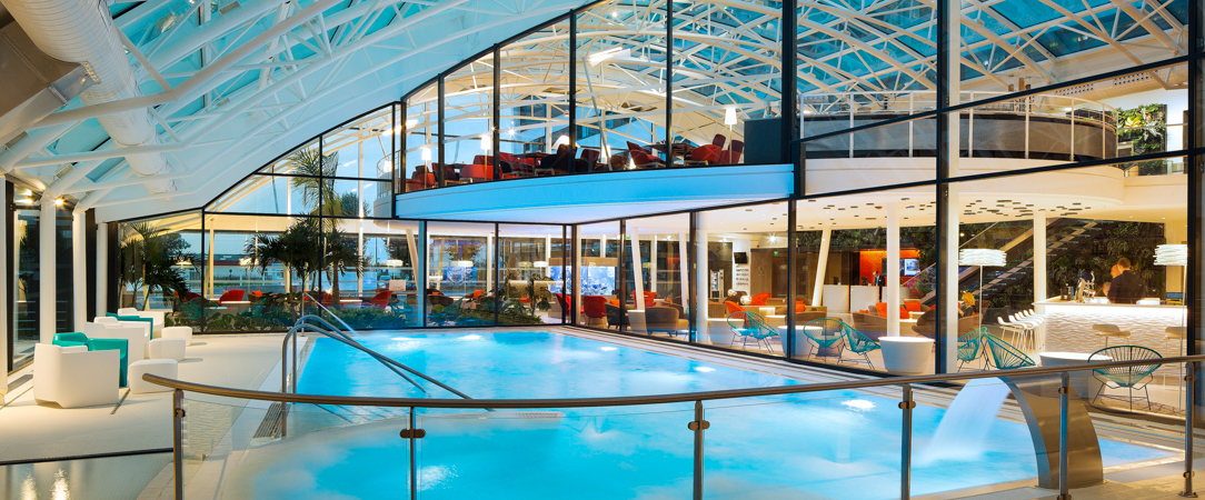 Oceania Paris Roissy CDG ★★★★ - Cinq minutes de CDG, piscine chauffée, Spa et restaurant gastronomique : l'hôtel d'aéroport qui n'en a pas l'air. - Le Mesnil-Amelot, France