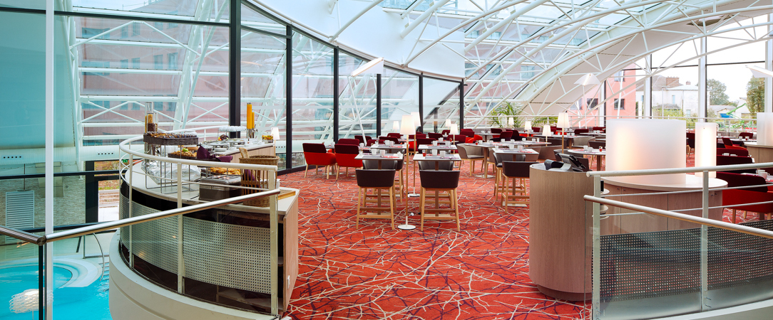 Oceania Paris Roissy CDG ★★★★ - Cinq minutes de CDG, piscine chauffée, Spa et restaurant gastronomique : l'hôtel d'aéroport qui n'en a pas l'air. - Le Mesnil-Amelot, France