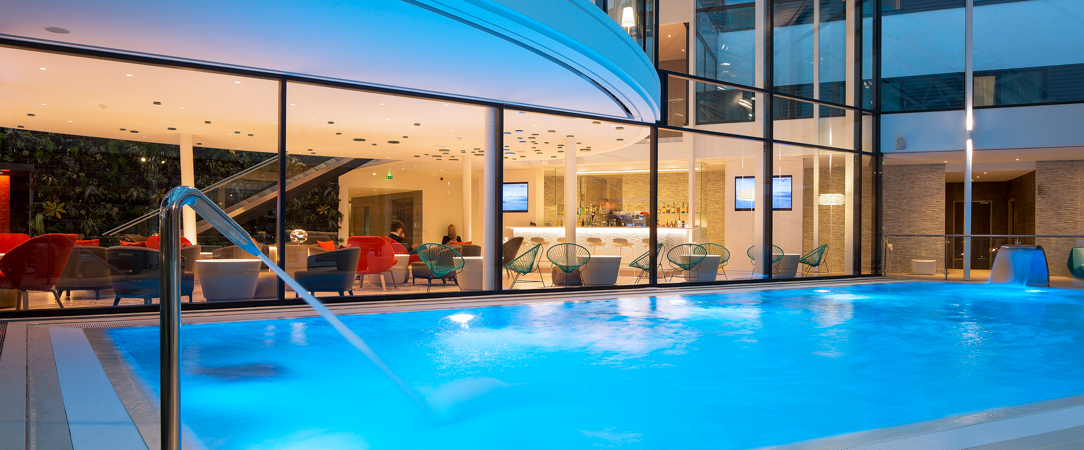 Oceania Paris Roissy CDG ★★★★ - Cinq minutes de CDG, piscine chauffée, Spa et restaurant gastronomique : l'hôtel d'aéroport qui n'en a pas l'air. - Le Mesnil-Amelot, France