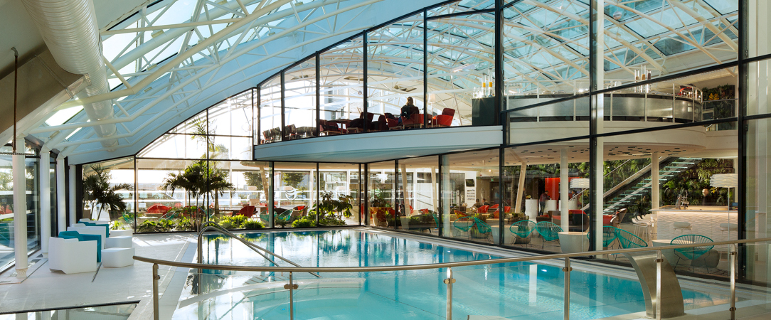 Oceania Paris Roissy CDG ★★★★ - Cinq minutes de CDG, piscine chauffée, Spa et restaurant gastronomique : l'hôtel d'aéroport qui n'en a pas l'air. - Le Mesnil-Amelot, France