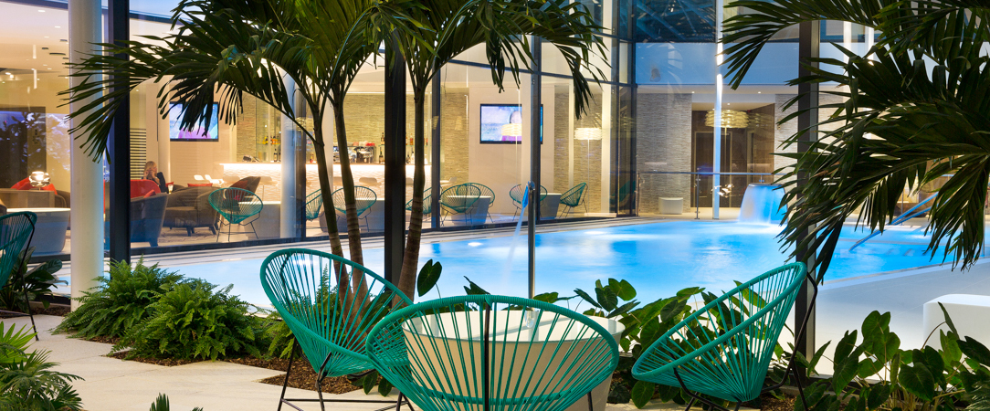 Oceania Paris Roissy CDG ★★★★ - Cinq minutes de CDG, piscine chauffée, Spa et restaurant gastronomique : l'hôtel d'aéroport qui n'en a pas l'air. - Le Mesnil-Amelot, France