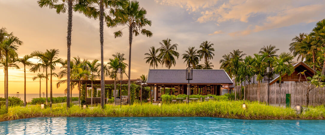 Grand Mercure Khao Lak Bangsak ★★★★★ - Le charme d’un resort inspiré des villages traditionnels thaïlandais face à la mer d’Andaman. - Khao Lak, Thaïlande