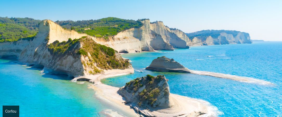 Ionian Crown Suites in Barbati - L’esprit authentique de Corfou entre oliveraies séculaires, plage préservée et art de vivre méditerranéen. - Corfu, Greece
