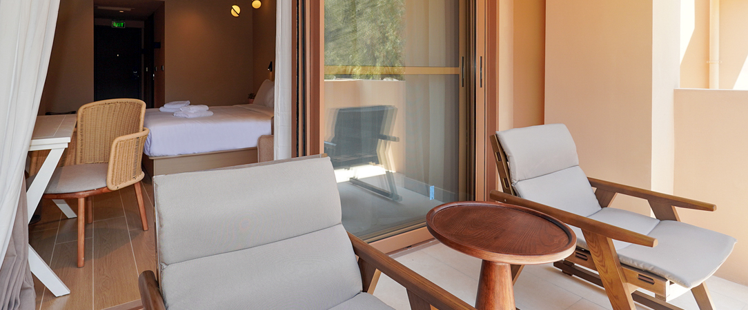 Ionian Crown Suites in Barbati - L’esprit authentique de Corfou entre oliveraies séculaires, plage préservée et art de vivre méditerranéen. - Corfou, Grèce
