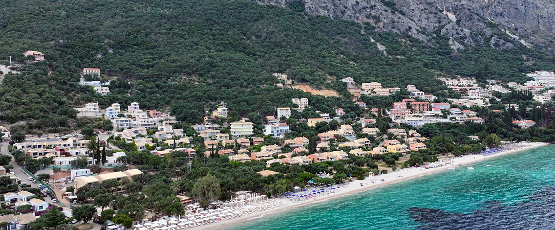Ionian Crown Suites in Barbati - L’esprit authentique de Corfou entre oliveraies séculaires, plage préservée et art de vivre méditerranéen. - Corfou, Grèce