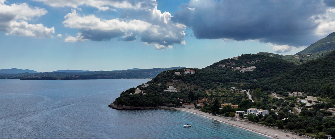 Ionian Crown Suites in Barbati - L’esprit authentique de Corfou entre oliveraies séculaires, plage préservée et art de vivre méditerranéen. - Corfou, Grèce