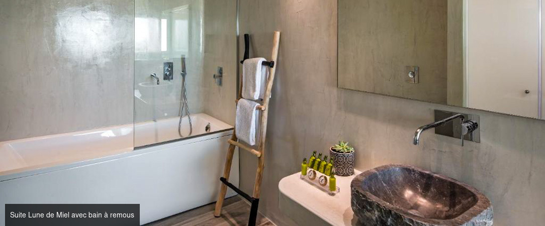 Casa Vitae Suites ★★★★★ - Retraite cycladique face à la plage volcanique de Kamari. - Santorin, Grèce