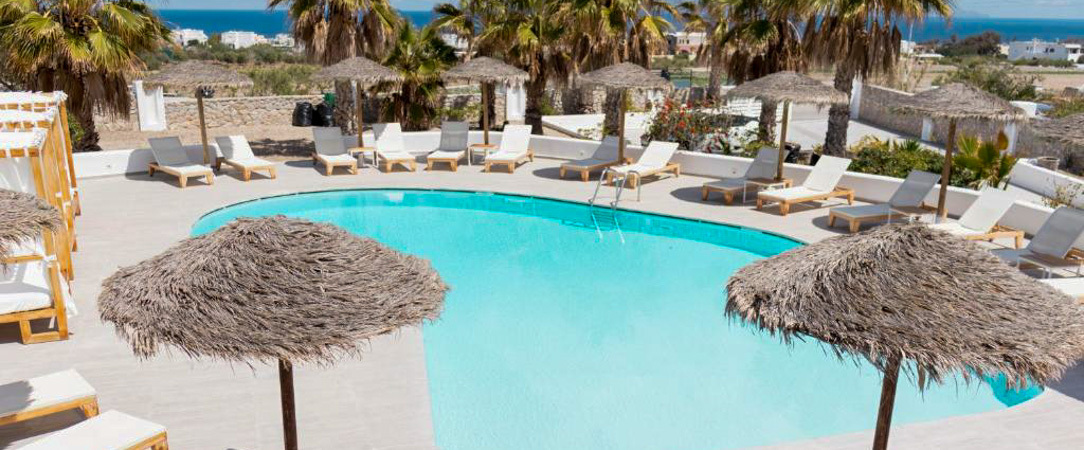 Casa Vitae Suites ★★★★★ - Retraite cycladique face à la plage volcanique de Kamari. - Santorin, Grèce