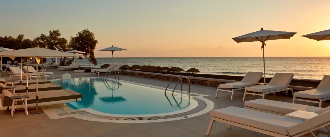 Costa Grand Resort & Spa ★★★★★ - Escapade volcanique en demi-pension, en bord de plage à Santorin. - Santorin, Grèce