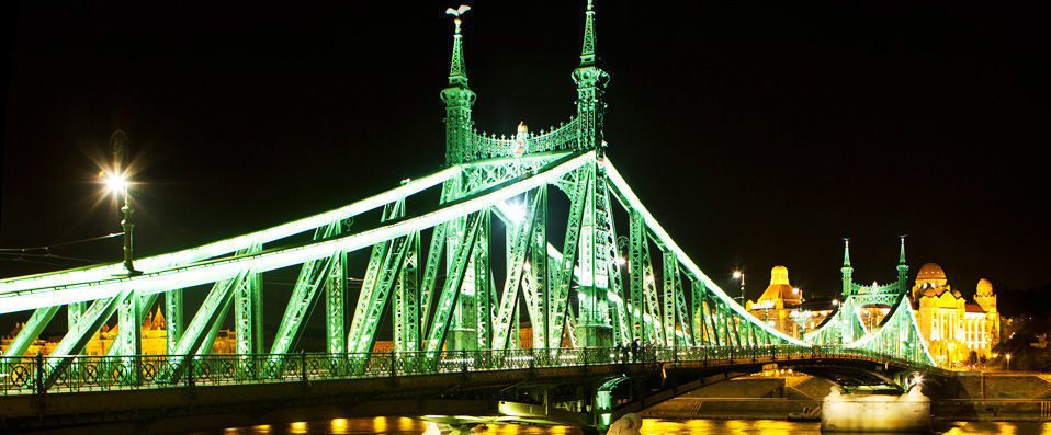 Residence Baron ★★★★ - Elegant luxury and pampering with the  Pearl of The Danube at your fingertips. - Budapest, Hungary