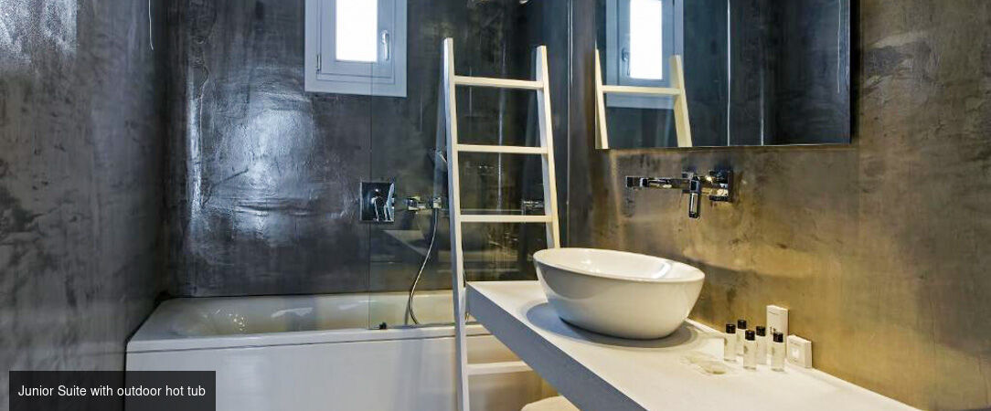 Cavo Bianco Boutique Hotel & Spa ★★★★★ - Écrin blanc cycladique face à une plage noire de Santorin. - Santorini, Greece