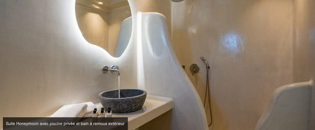 Oikos Santorini Living Concept ★★★★★ - Hôtel-village intimiste au cœur de Santorin, face à la caldeira. - Santorin, Grèce