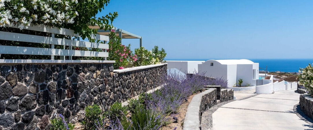 Oikos Santorini Living Concept ★★★★★ - Hôtel-village intimiste au cœur de Santorin, face à la caldeira. - Santorin, Grèce