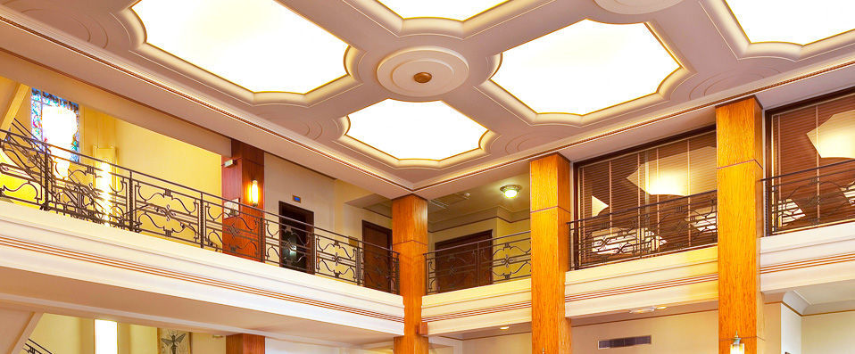 Le Continental ★★★★ - Explore the maritime city of Brest from this centrally-located, elegant Art-Deco base. - Brest, France
