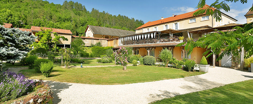 Les Glycines ★★★★ - An elegant and stylish base from which to explore the history and terroir of the Perigord Noir. - Dordogne, France