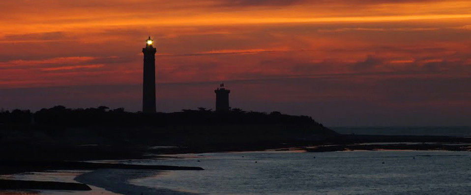 Hôtel Le Sénéchal - A picturesque fishing village paradise that’s almost too good to be true! - Ile de Ré, France