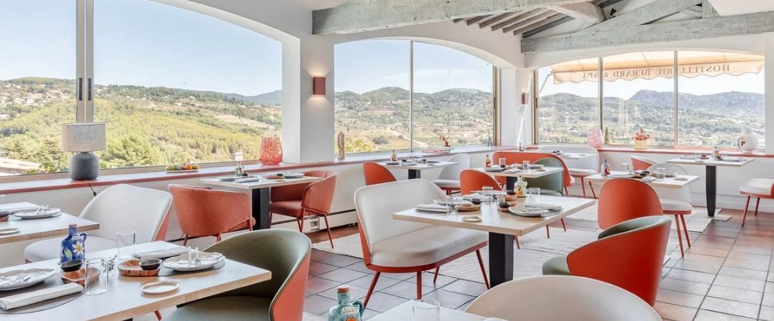 MAISON BERARD, Hôtel – Restaurant – Spa - Vivez l’expérience d’un menu Découverte en 4 actes inclus pour faire de votre séjour une véritable parenthèse culinaire. - La Cadière-d'Azur, France