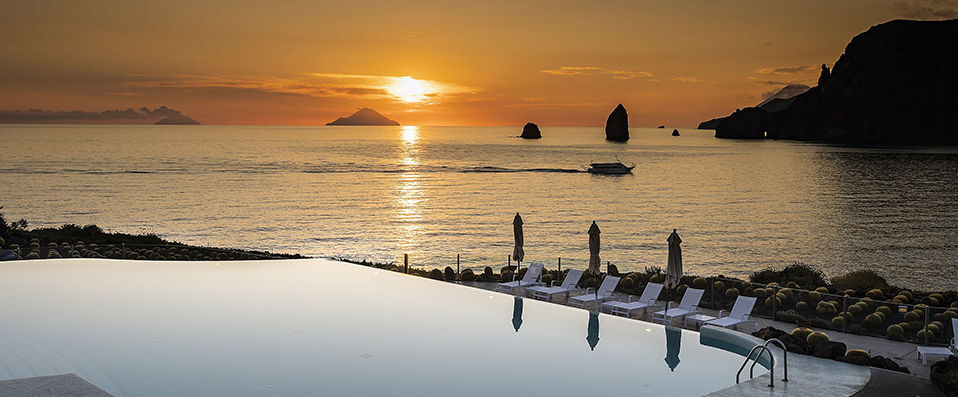 Therasia Resort Sea & Spa ★★★★★ - Vue exceptionnelle sur la mer & l’archipel des îles Eoliennes. - Sicile, Italie