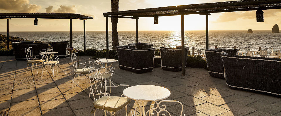 Therasia Resort Sea & Spa ★★★★★ - Vue exceptionnelle sur la mer & l’archipel des îles Eoliennes. - Sicile, Italie