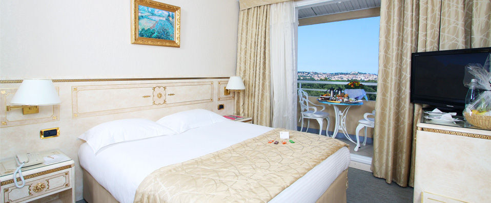 Best Western Corsica ★★★★★ - Par Laura Howlett, correspondante de VeryChic - Calvi, France
