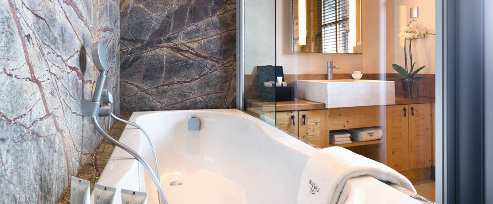 Hotel Manali ★★★★★ - Going for gold! At least…the 5 gold stars of this champion grand hotel in Courchevel. - Courchevel, France