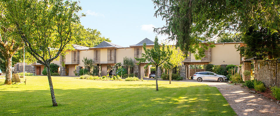 The Manoir du Lys ★★★★ - A treasure trove in the Normandy countryside. - Normandy, France