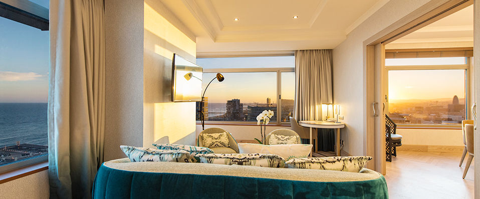 Hilton Diagonal Mar Barcelona ★★★★ - Un séjour à Barcelone avec vue sur mer ! - Barcelone, Espagne