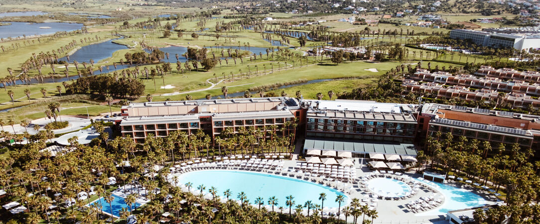 Wine & Books by the Sea, Algarve Resort ★★★★★ - Five stars of golf, nature and luxury in southern Portugal, ideal for the whole family. - Algarve, Portugal