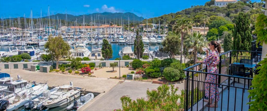 Les Appartements de l'Helios - Île Des Embiez - French charm and marina magic on the nature-rich island of Embiez. - Île des Embiez, France