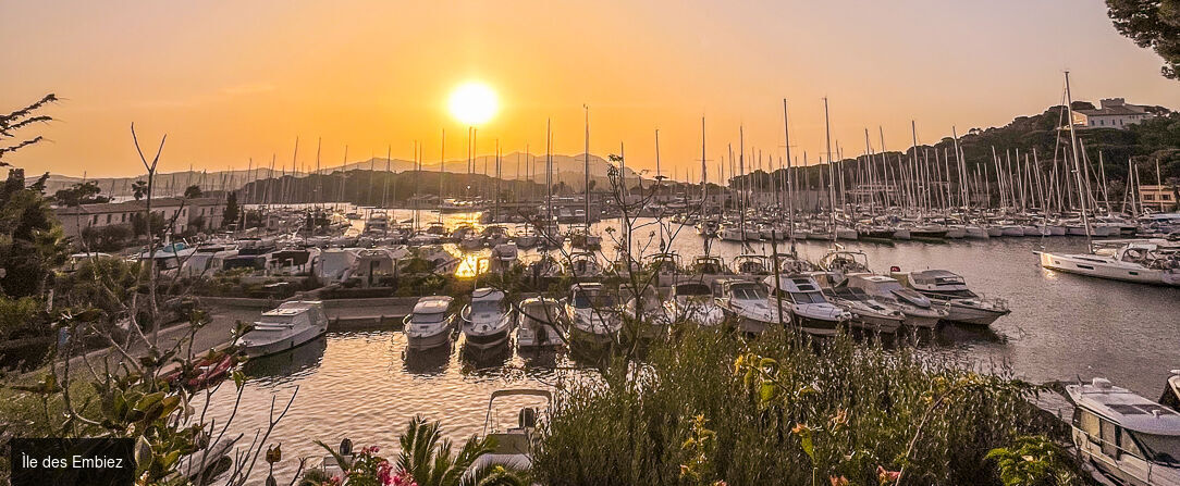 Les Appartements de l'Helios - Île Des Embiez - French charm and marina magic on the nature-rich island of Embiez. - Île des Embiez, France