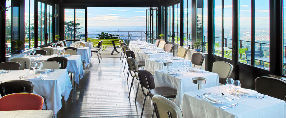 L'Ermitage Hôtel ★★★★ Cuisine à manger - Pause avec vue panoramique sur Lyon et ses Monts d’Or. - Région de Lyon, France
