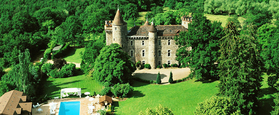 Château de Codignat ★★★★★ - Séjour gastronomique dans un château médiéval en Auvergne. <br> La Semaine des Chefs Étoilés : Mathieu Barbet vous invite ! - Clermont-Ferrand, France