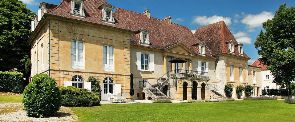 Chateau les Merles ★★★★ - Gastronomic extravagance and family-run hospitality at a historically important chateau. - Dordogne, France