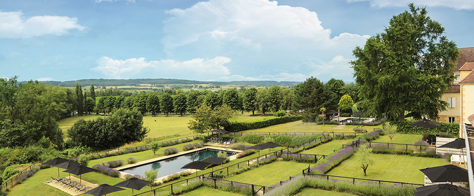 Chateau les Merles ★★★★ - Gastronomic extravagance and family-run hospitality at a historically important chateau. - Dordogne, France