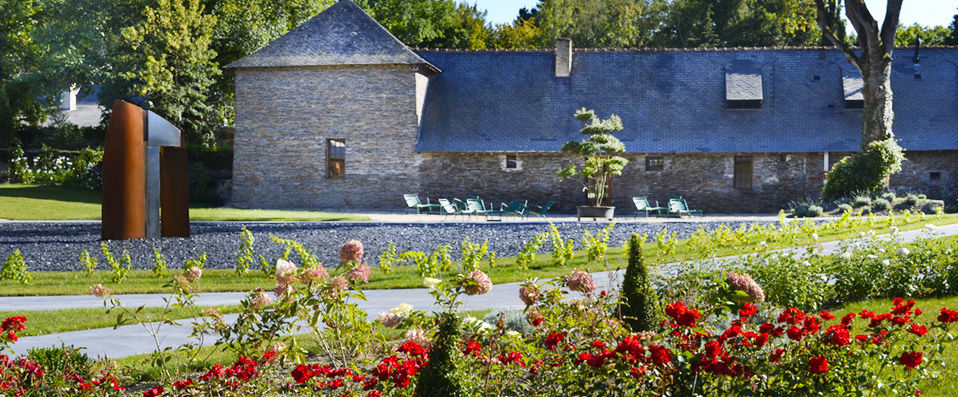 Loire & Sens ★★★★ - A haven of peace surrounded by lush greenery in the Loire Valley. - Loire Valley, France