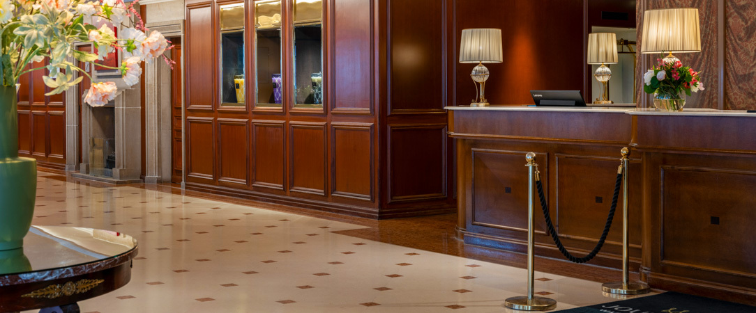 Warwick Brussels Grand-Place ★★★★ - Adresse de charme derrière les façades dorées de la Grand-Place. - Brussels, Belgium