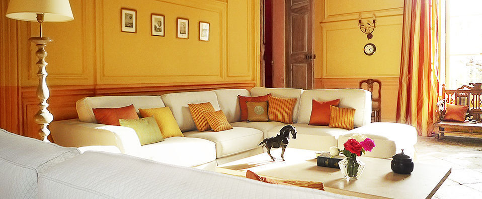 Domaine Des Escaunes - History, tranquillity and beautiful nature near the Camargue. - Gard, France