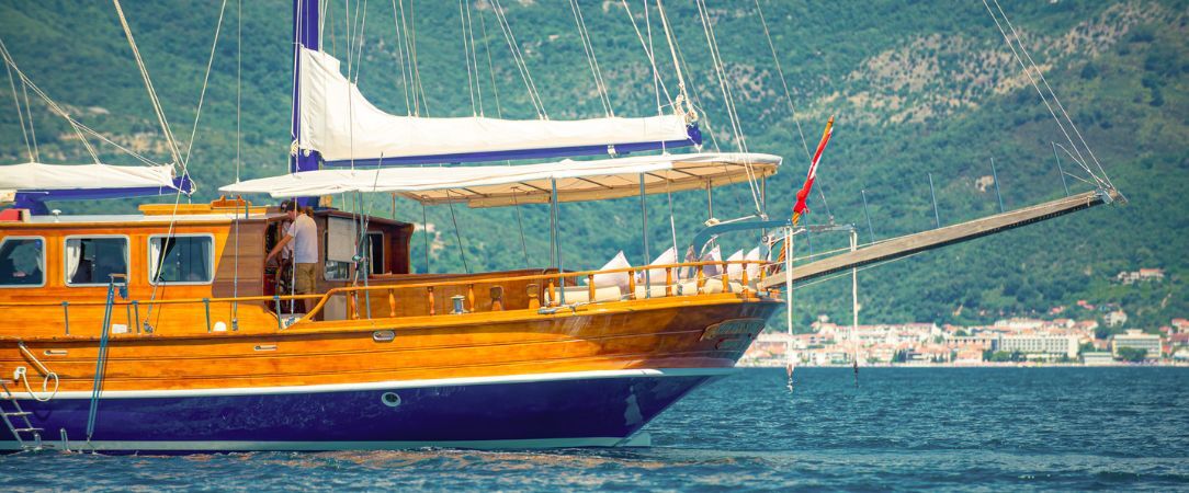 Découvrez les merveilles du Monténégro sur une goélette de luxe - Croisière de 7 nuits en goélette traditionnelle à la découverte des plus belles baies du Monténégro, entre cités médiévales et eaux cristallines. - Monténégro : de Tivat à Perast
