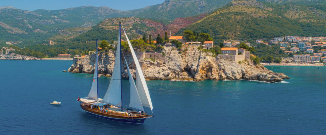 Découvrez les merveilles du Monténégro sur une goélette de luxe - Croisière de 7 nuits en goélette traditionnelle à la découverte des plus belles baies du Monténégro, entre cités médiévales et eaux cristallines. - Monténégro : de Tivat à Perast