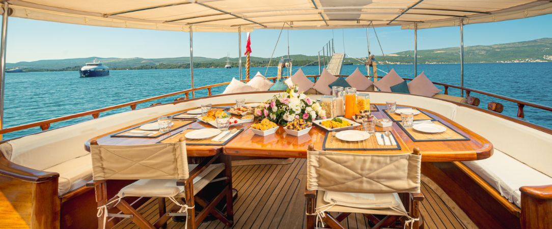 Découvrez les merveilles du Monténégro sur une goélette de luxe - Croisière de 7 nuits en goélette traditionnelle à la découverte des plus belles baies du Monténégro, entre cités médiévales et eaux cristallines. - Monténégro : de Tivat à Perast