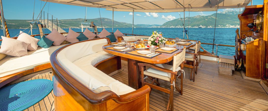 Découvrez les merveilles du Monténégro sur une goélette de luxe - Croisière de 7 nuits en goélette traditionnelle à la découverte des plus belles baies du Monténégro, entre cités médiévales et eaux cristallines. - Monténégro : de Tivat à Perast