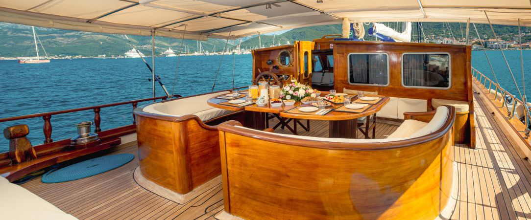 Découvrez les merveilles du Monténégro sur une goélette de luxe - Croisière de 7 nuits en goélette traditionnelle à la découverte des plus belles baies du Monténégro, entre cités médiévales et eaux cristallines. - Monténégro : de Tivat à Perast