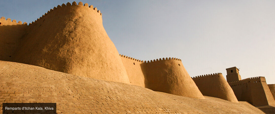 Sur la Route de la Soie, entre cités légendaires et déserts d’or - Circuit individuel de 6 à 8 nuits à la découverte des joyaux de l’Ouzbékistan, de Khiva à Samarcande, avec trajets en train, transferts inclus et immersion au cœur des grandes civilisations d’Orient. - Ouzbékistan : Khiva, Boukhara & Samarcande