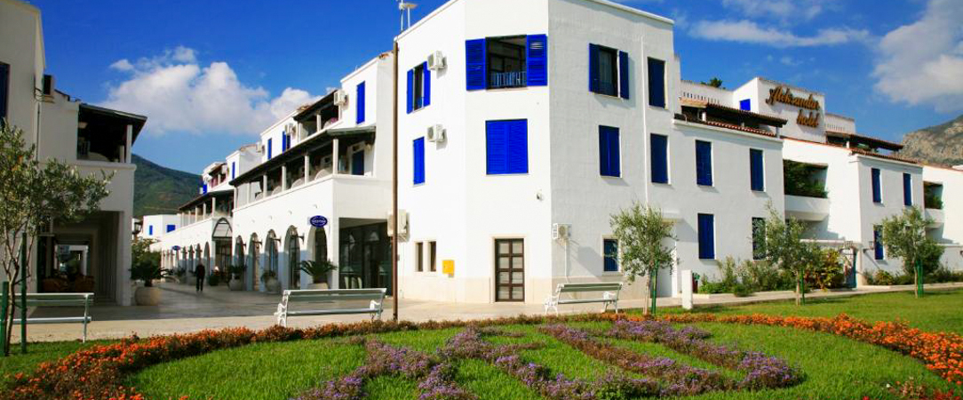 Hotel Aleksandar ★★★★ - Un séjour lumineux à Budva, entre piscines extérieures et douceur adriatique du Monténégro. - Budva, Monténégro